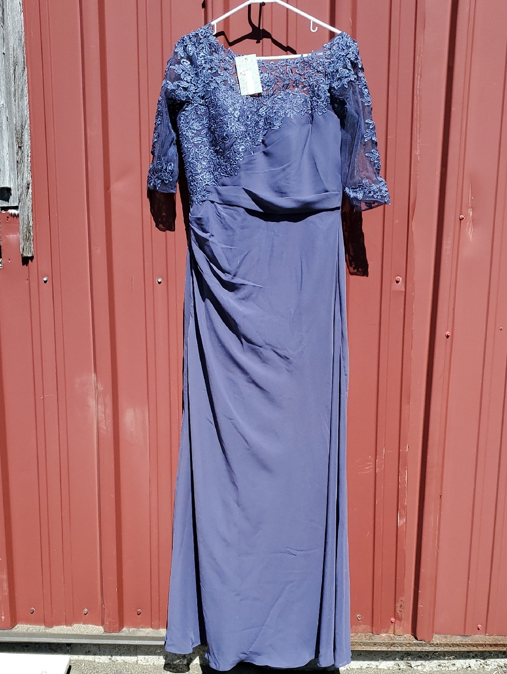 Women's Lavender  Lace Appliqué Evening Dress - Elegant Formal Gown